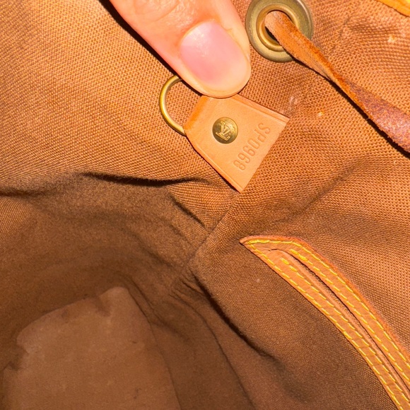 Louis Vuitton Montsouris Mm - Picture 16 of 16